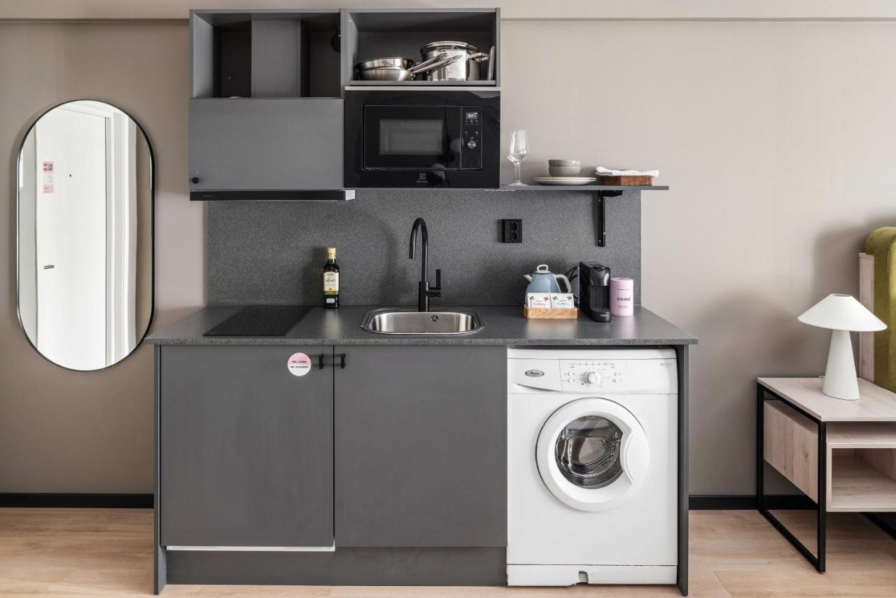 Large Studio Kitchenette Sofa Bed,1406952662:JPEG